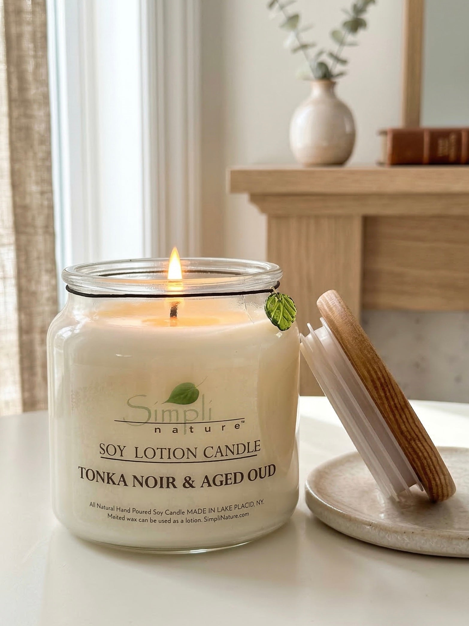 Tonka Noir & Aged Oud Soy Lotion Candle